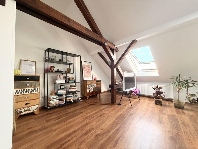 Einzigartiges Dachgeschoss +++ PROVISIONSFREI +++ 4 Zimmer, offene Balken & viel Tageslicht + Garage – Raum 1