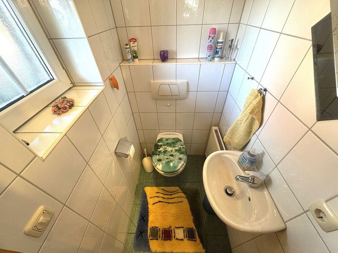 Warum noch Miete zahlen? Massiver Bungalow im Landhausstil in ruhiger Umgebung von Buchholz (Aller) – Gäste WC
