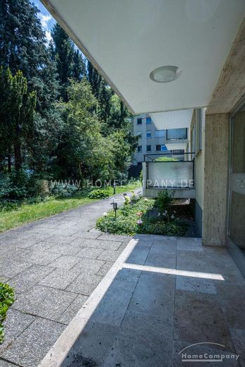 Volledig gemeubileerd 4-kamerappartement met groot balkon in Berg am Laim – 35d4c5e2b07e091a38d54f4f862f2a45fcfed036.jpg