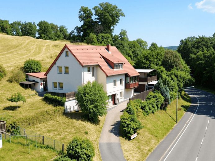 Charmantes Zweifamilienhaus mit Einliegerwohnung und traumhaftem Garten in Heppenheim – Foto 1
