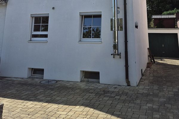 €12,000 saved on estate agent fees! Modernised semi-detached house with garden: close to the centre, quiet, low ancillary costs
