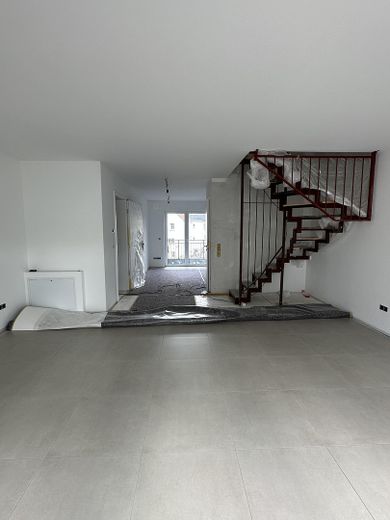 Blick von Südbalkon, Treppe DG