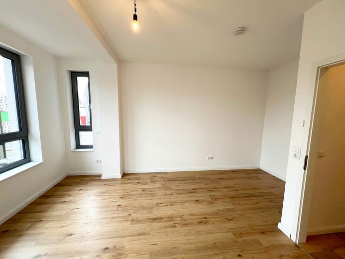 LUSSO vicino all’Elba: esclusivo appartamento di 2 locali con balcone e riscaldamento a pavimento *standard di nuova costruzione* – Schlafzimmer mit Erker