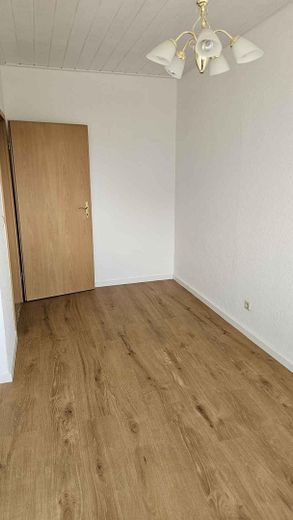Appartamento di 3 locali appena ristrutturato con cucina attrezzata – idoneo al Wohngeld, libero dal 01.09. – Kinderzimmer 4