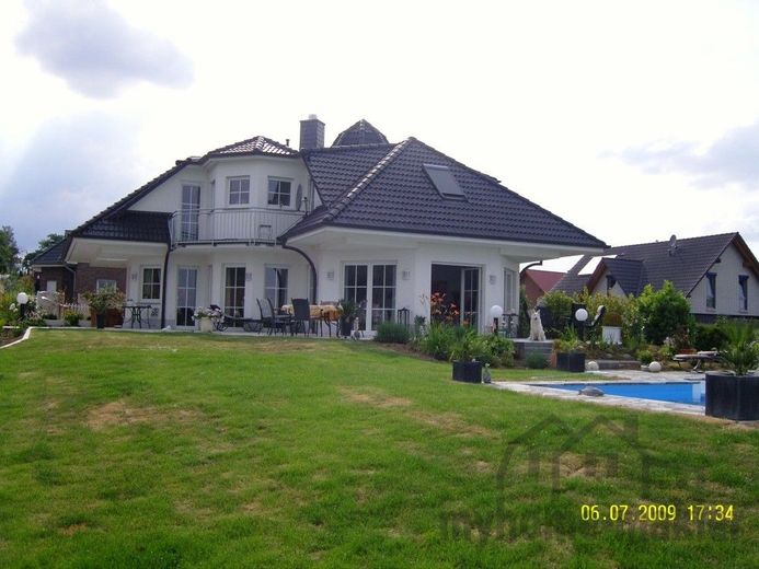 Provisionsfrei vom Bauträger: Repräsentative Stadtvilla in Massivbauweise am Stadtrand von Ansbach – Villa 220