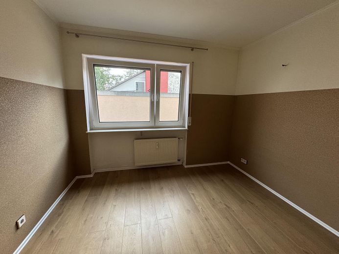 4-kamerappartement op de begane grond met balkon, garage en gebruik van de tuin in rustige ligging, Haibach – Schlafzimmer/Kinderzimmer/Büro