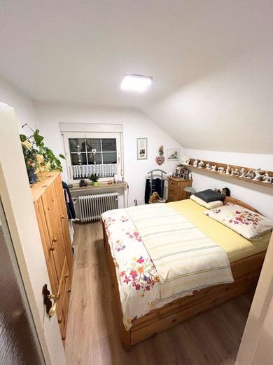 Hochwertiges Einfamilienhaus in bester Wohnlage mit viel Komfort – Schlafzimmer