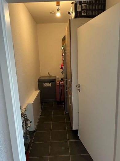 Mieszkanie na parterze z tarasem i własnym ogrodem – 105 m², ogrzewanie podłogowe, miejsce parkingowe – Abstellraum