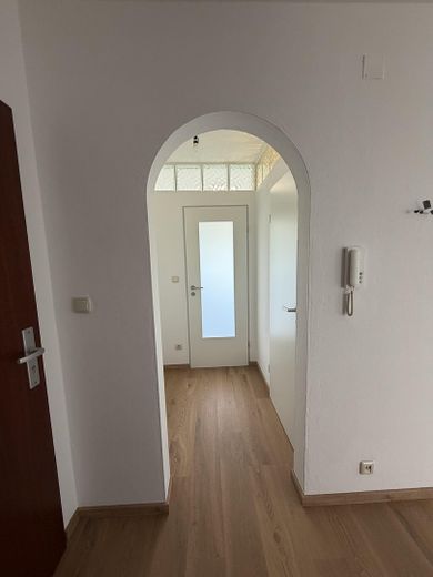 Mooie, ruime 3-kamerwoning 90m² met zuidwestbalkon en droomuitzicht in Rosenheim-Pang – Diele