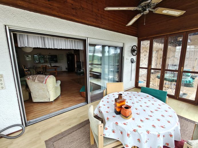 Maison mitoyenne bien entretenue en emplacement central – Wintergarten