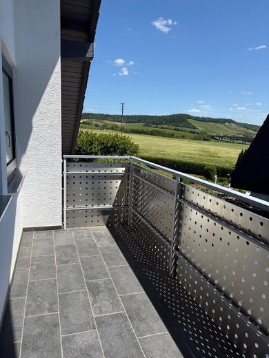 Großzügige 2-Zi.-Whg. 80qm mit EBK und Balkon (möbliert/unmöbliert) - befristet für 9 bis 18 Monate – Balkon