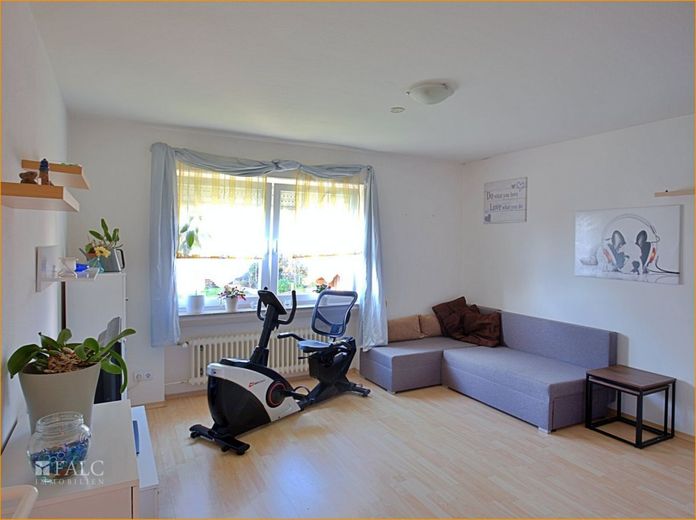 2-Familienhaus + gemütlicher Dachwohnung, vermietet, sehr gepflegt, großer Garten, Kapitalanlage. – Kind oder Sportstudio