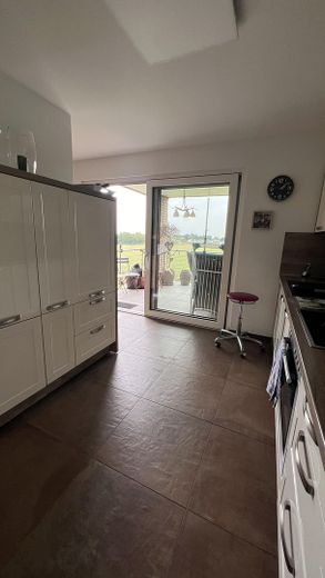 Teilmöblierte barrierearme 3 Zimmer Wohnung mit Balkon und Aufzug in ruhiger Lage – Küche