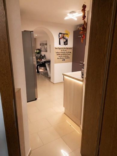 Piso de 3 habitaciones con cocina equipada en Weil der Stadt-Merklingen, ideal para familias pequeñas, personas solas y parejas – Küche andere Sicht