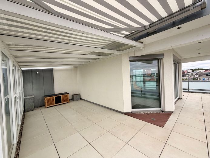 Limburg şehir merkezinde lüks penthouse – 196 m², katedral manzarası, whirlpool ve Gaggenau mutfak – Terrasse mit Markise