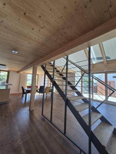 Ökologisches Holzhaus im Hegau: Ein einzigartiger Rückzugsort für Ihre Familie! – Wohnzimmer zum Esszimmer