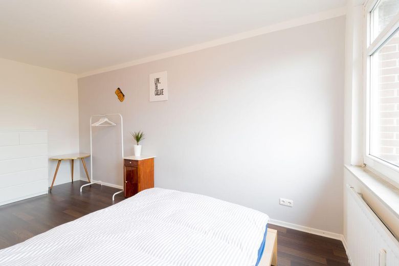 Designer terrace apartment (18 min. central station) nature, parking space (only temporarily 6-12 months) 1,700 € incl. additional costs – Schlafzimmer 2