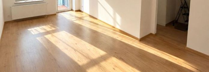 NEU-Sanierte 2-Zimmer mit Balkon, Wannenbad und Laminat in zentraler Lage! EBK mgl.