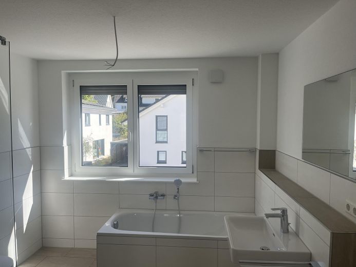 Neubauwohnung in Wurmlingen-Erstbezug – Bad mit Wanne