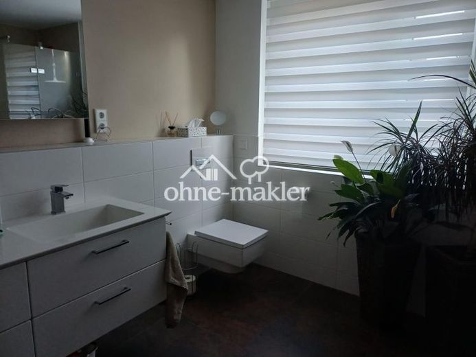 DHH in Gerlingen mit Energieffizienzklasse A+ mit PV-Anlage, Solar, Wärmepumpe und Klima – Foto 1
