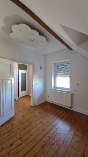 Wie ein eigenes Haus: 162,5 m² | 6 Zimmer | 600 m² Garten im Sondereigentum | 32 m² Dachterrasse – DG Schlafzimmer 1
