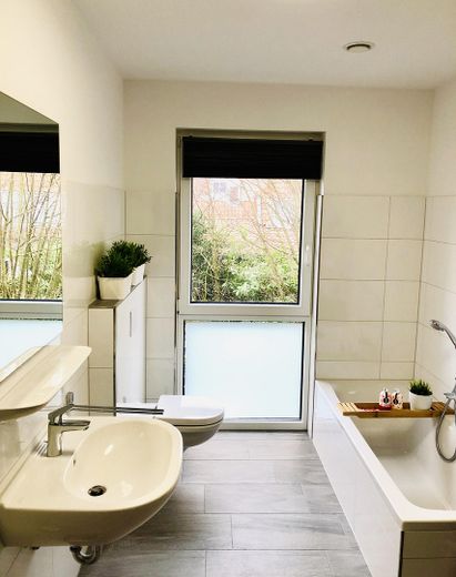 Appartement 2 pièces haut de gamme à proximité de l’université, cuisine équipée haut de gamme Nolte incluse – Photo 11