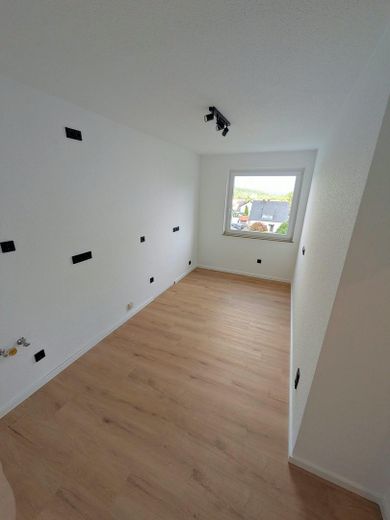 Jasne, świeżo wyremontowane mieszkanie 3-pokojowe z balkonem od strony południowej i wspaniałym widokiem na Bad Driburg – Ansicht Küche