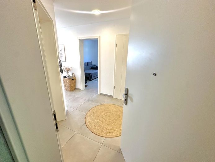 Moderno piso de 3 habitaciones en planta baja con jardín, eficiencia energética A+ – Entrée