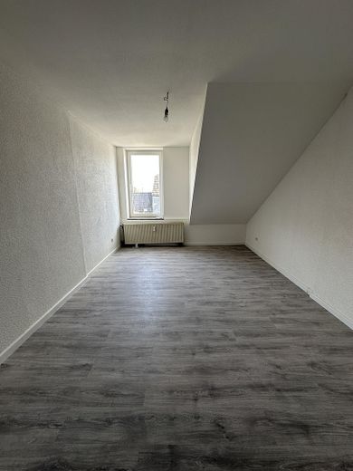 ** Frisch kernsanierte 5-Zimmer-Wohnung im Altbau Dachgeschoss ** – Foto 2