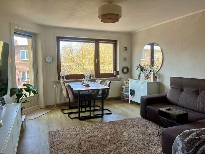 Modernes, helles Wohnzimmer