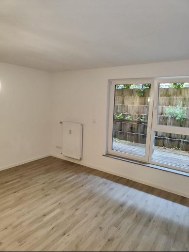 1 Zimmer mit EBK und kleiner Terrasse Nähe Uni und Hauptbahnhof – Zimmer