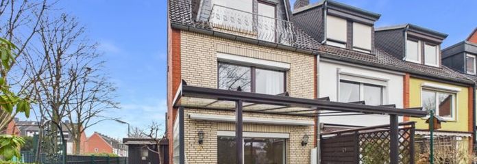 Osterholz | Attraktives Reihenendhaus mit schönem Garten und Garage