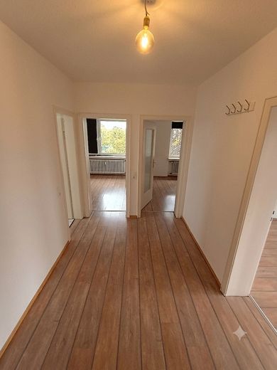 3 Zimmer Wohnung (76m²) in zentraler Lage - mit Balkon, Aufzug, Keller und Waschküche – Foto 2