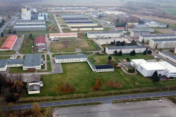1,9 ha działki budowlanej + obiekty handlowe + pod solary, magazyn od 99.000 euro