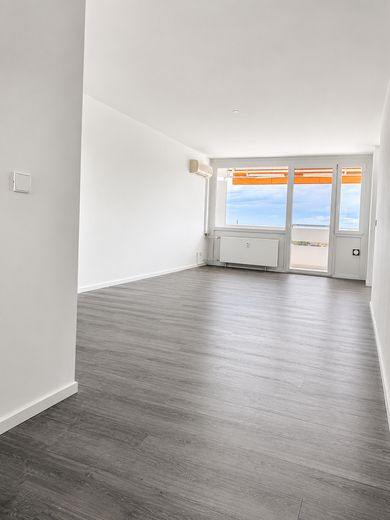 Bezugsfertig- Renoviert mit toller Aussicht-3,5 Zimmer – Wohnen