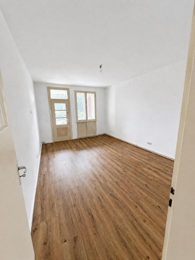 Teil-Renovierte helle 4,5 Zimmer Wohnung mit Balkon – Foto 3