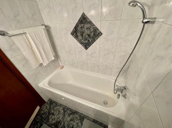 Balkonlu, asansörlü, ankastre mutfaklı, yüzme havuzlu/saunalı ve isteğe bağlı kapalı otopark yeri bulunan, tamamen mobilyalı 49 m² daire – Fotoğraf 17