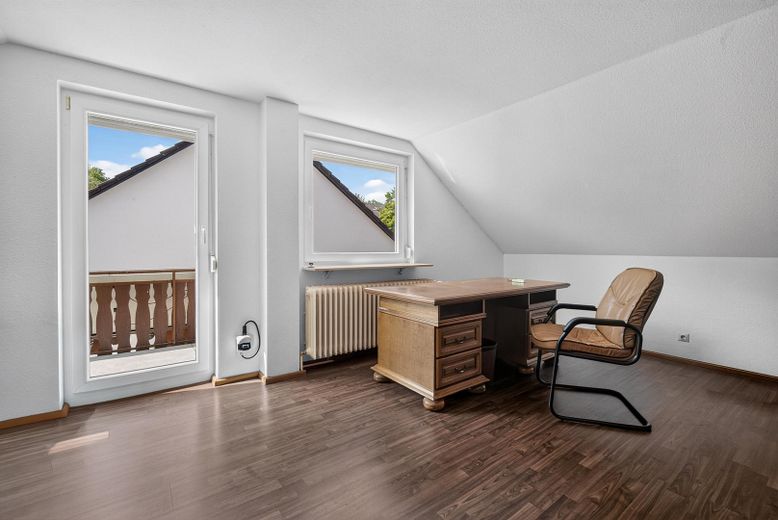 Provisionsfreies Einfamilienhaus mit Einliegerwohnung und Garage – Foto 27