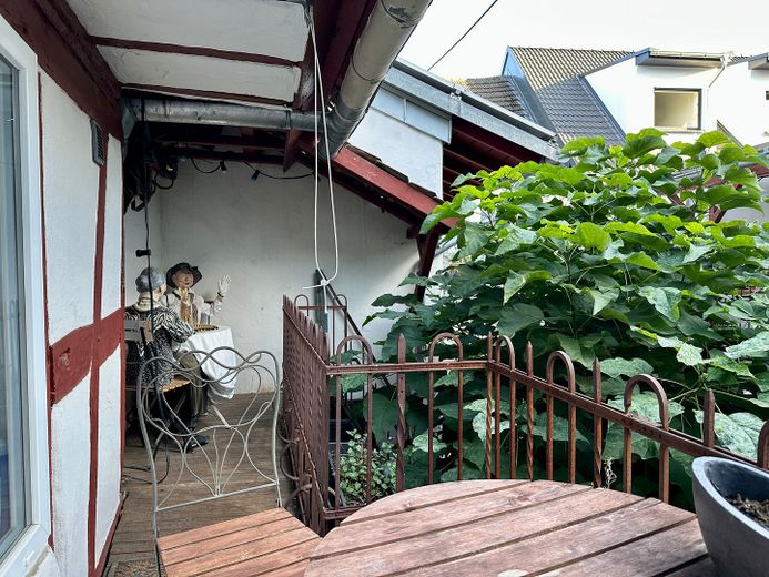 Accogliente caffè di paese cerca un gestore cordiale – Personal-Balkon