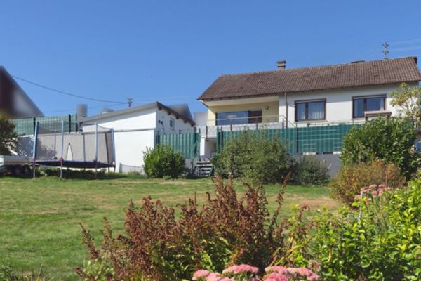 Mehrgenerationenhaus oder clevere Vermietung? Flexibles Einfamilienhaus plus Baugrundstück in Blankenrath