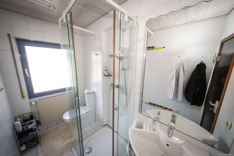 Badezimmer Dachgeschoss (RH)