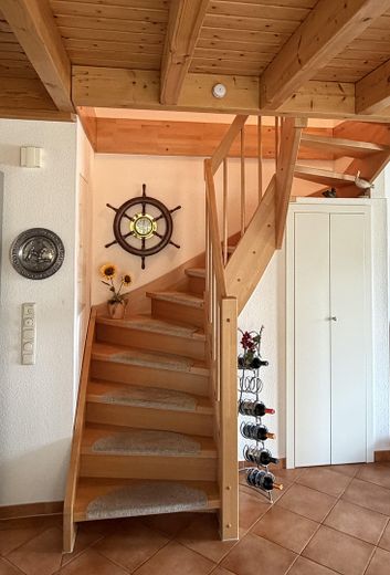 Casa de vacaciones con embarcadero propio en Hafendorf Rheinsberg – Treppenaufgang
