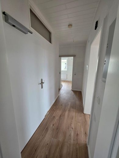 Kernsanierte Altbauwohnung – Flur
