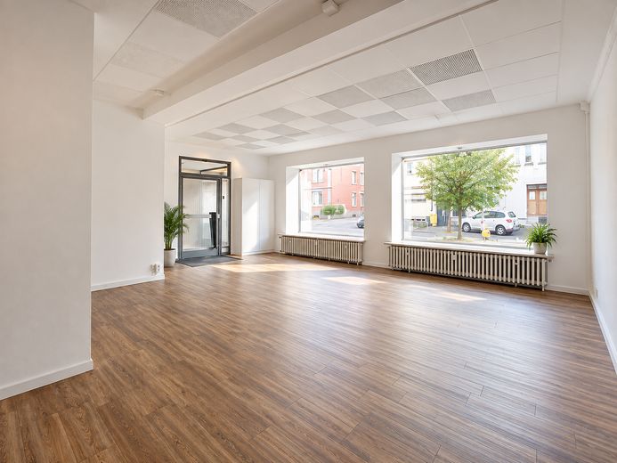 Büro / Praxis / Laden mit Lager zentral in Lörrach zu verkaufen – Laden / Büro & Schaufenster