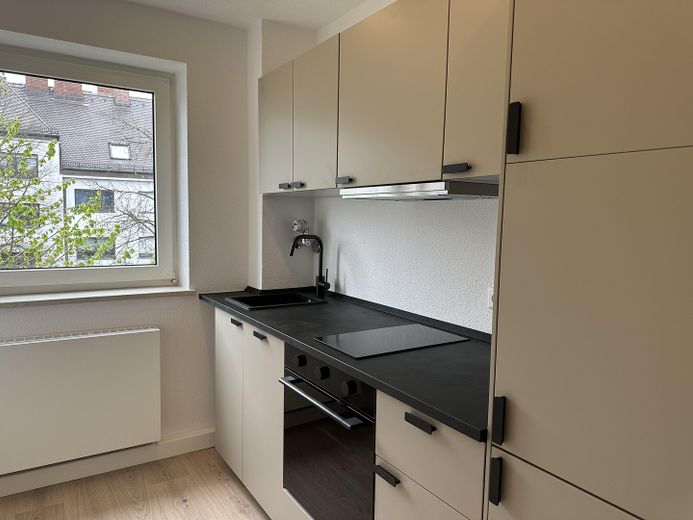 *Provisonsfrei* 3 Zimmer Wohnung nahe Harras – Frisch renoviert – Küche