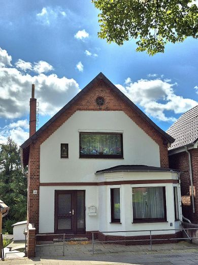 Finkenwerder: dom jednorodzinny z mieszkaniem dla członków rodziny – Straßenansicht