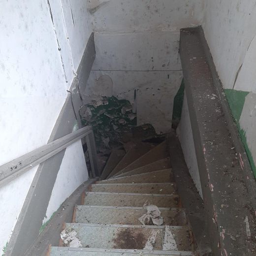 Investmentchance auf Rügen: Mehrfamilienhaus + ca. 3.087 m² Grundstück, Wasser-/Ostseenähe – Treppe