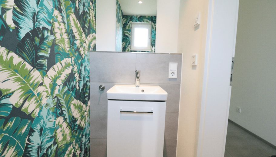 WRS Immobilien - Niederdorfelden - casa a schiera di testa come nuova con buone dotazioni + garage – Gäste-WC - Bild 2