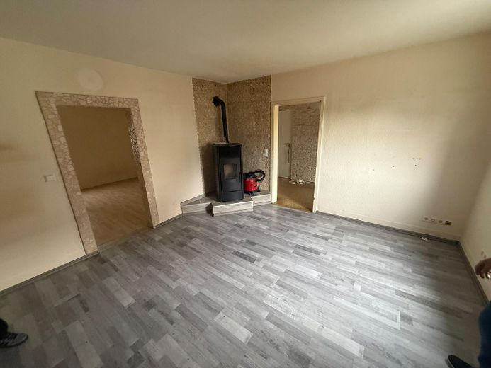 Maison individuelle nécessitant des travaux de rénovation avec grange, située au calme à Bretzfeld – Photo 7