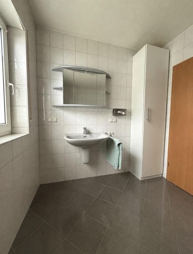 Affascinante, spaziosa casa unifamiliare in posizione centrale a 65779 Kelkheim Münster – 1.OG Badezimmer 1.1